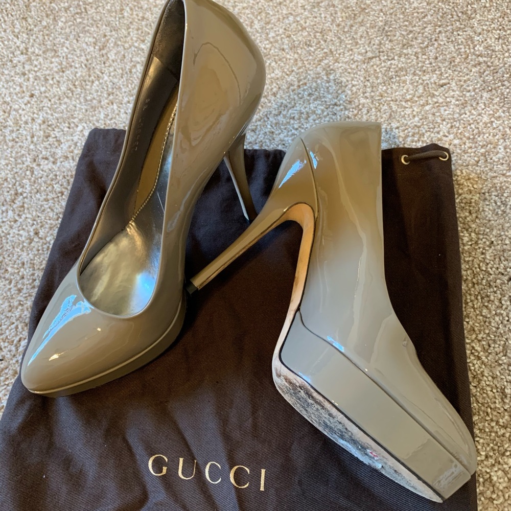 Gucci shoes gray color size 35.